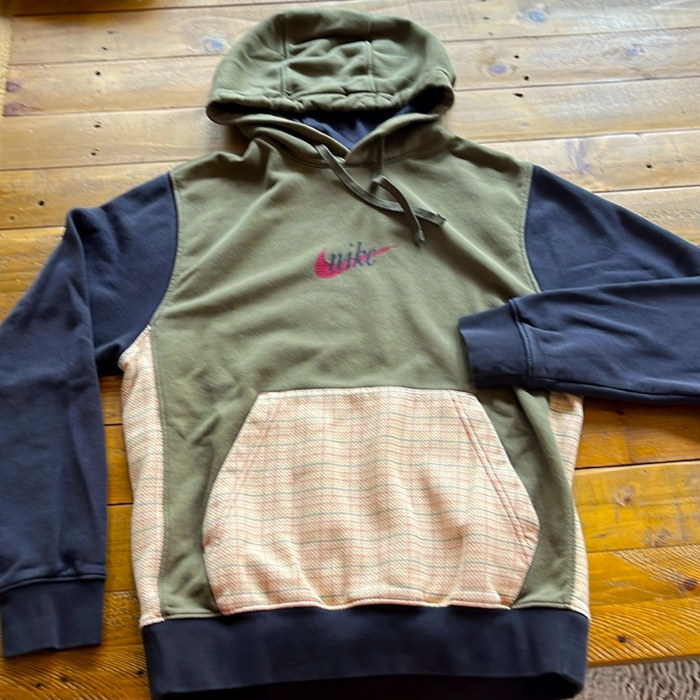 Nike Vintage hoodie. Great condition. No flaws. Size Small. Olive/cream/pattern
